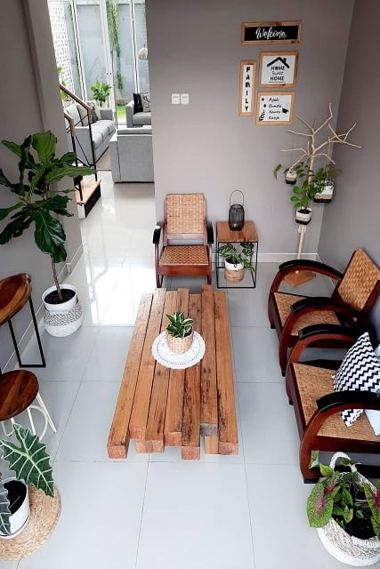 ruang tamu modern natural