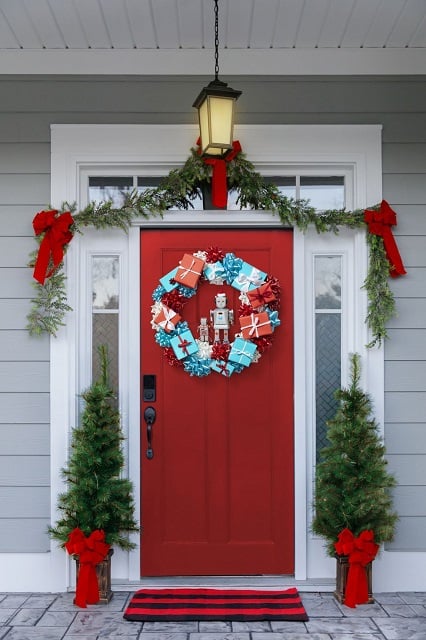 hiasan krans pintu natal dari bahan bekas