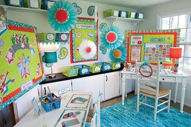 bunga hiasan dinding kelas kreatif