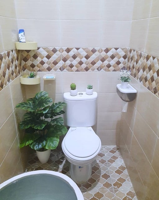 kamar mandi nuansa hijau minimalis
