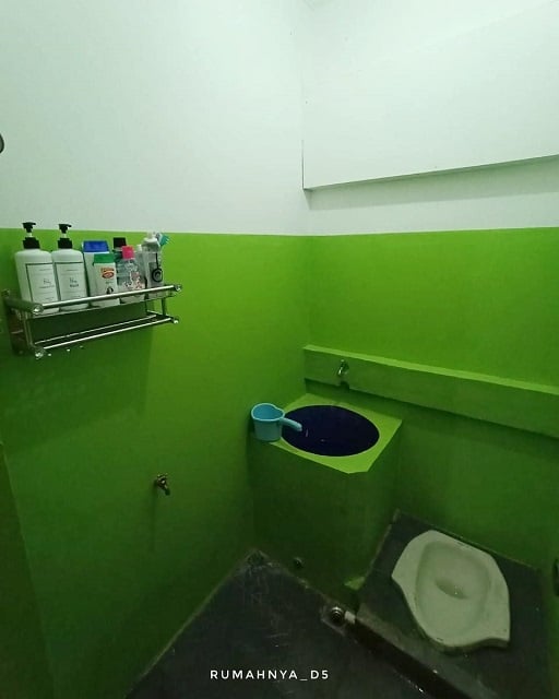 kamar mandi nuansa hijau minimalis