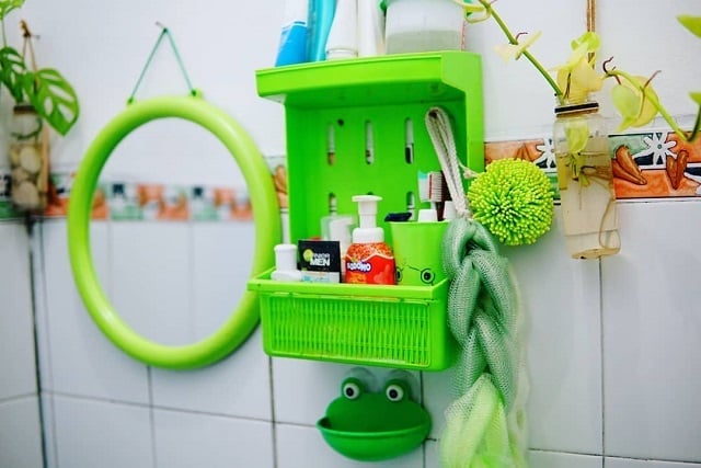 kamar mandi nuansa hijau minimalis