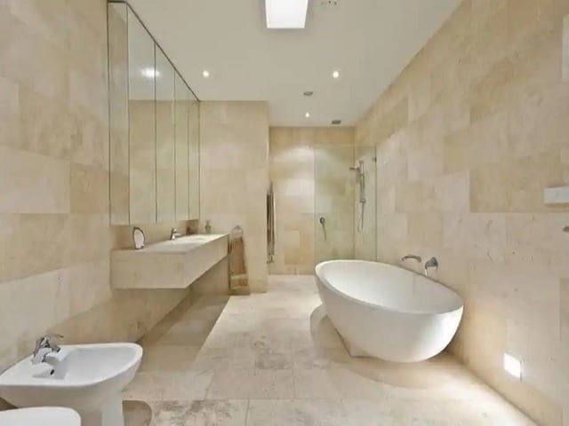 keramik kamar mandi motif batu