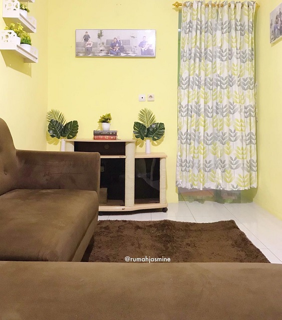sofa warna cokelat