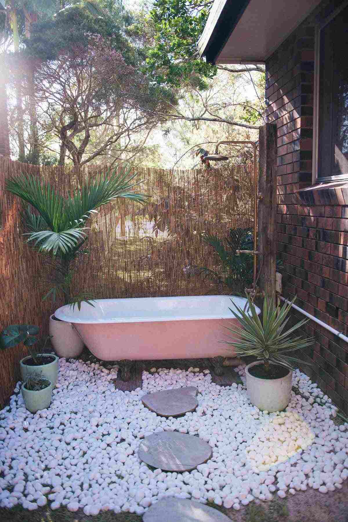 desain kamar mandi pedesaan terbuka