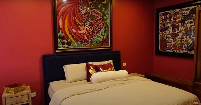 ide desain kamar warna merah