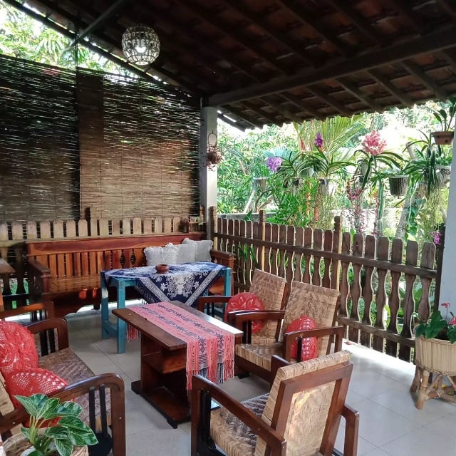 ruang tamu sederhana di desa
