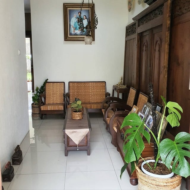 ruang tamu sederhana di desa