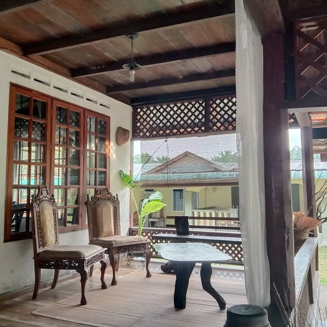 ruang tamu di area terbuka
