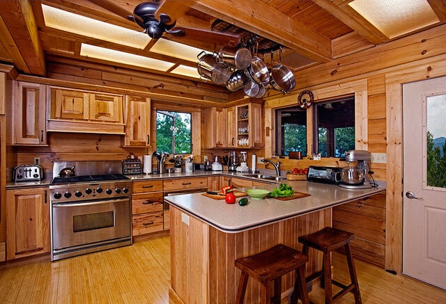 desain dapur rumah kayu menarik perhatian