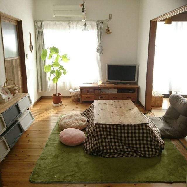 konsep area tamu minimalis tanpa sofa