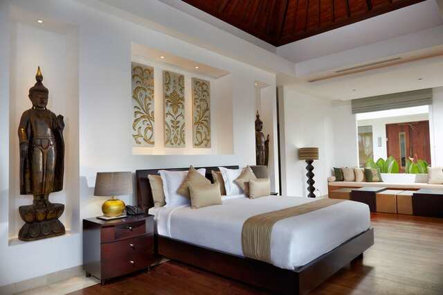 desain kamar tidur Bali dengan ornamen seni desain kamar tidur Bali dengan ornamen seni