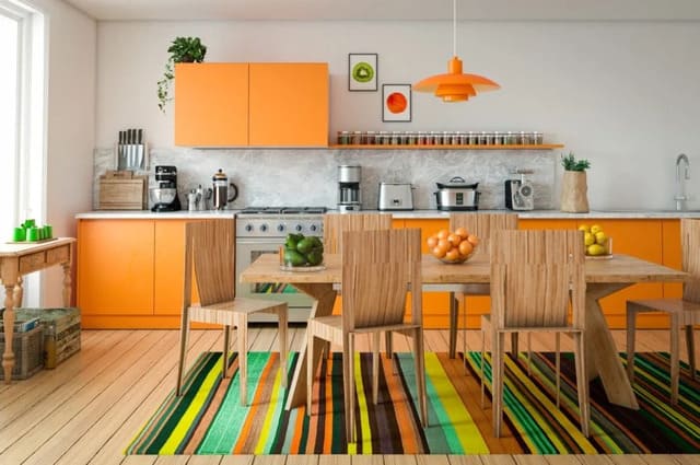 desain dapur oranye dengan lantai motif catur