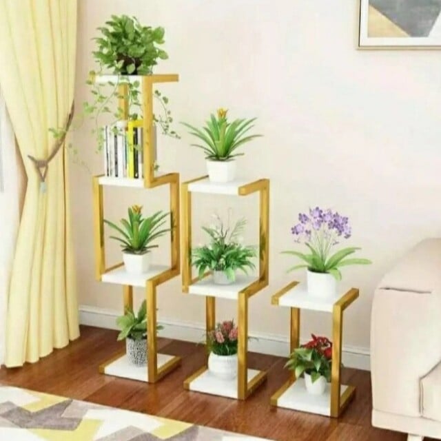 Rak Sudut Anak Tangga