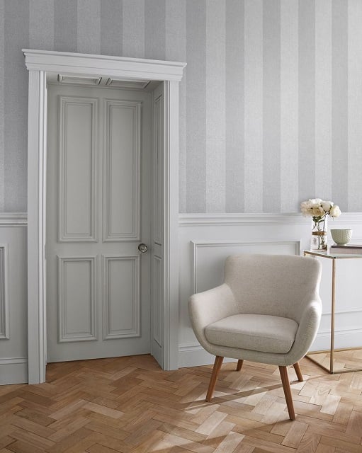 Motif Wallpaper untuk Ruang Tamu Sempit garis vertikal