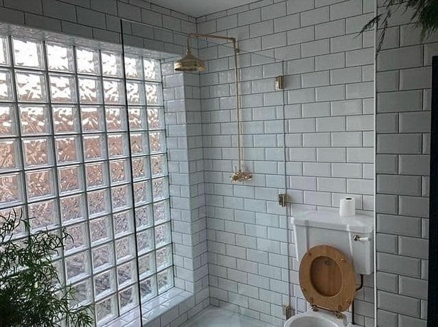 dinding glass block kamar mandi