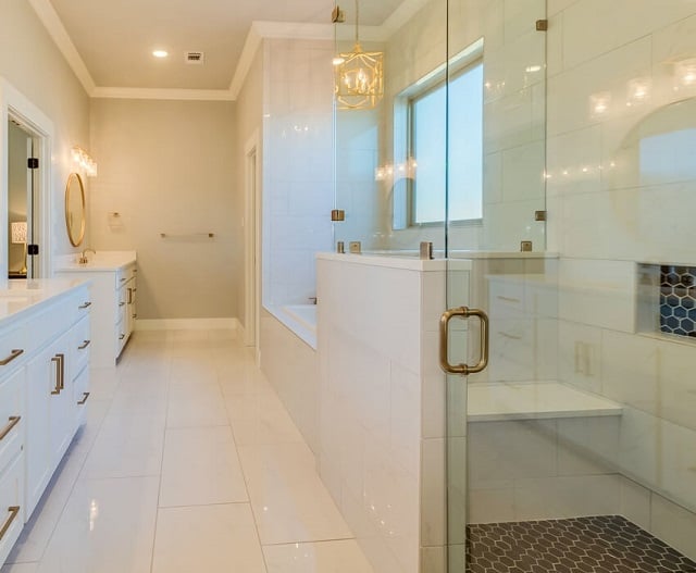 ide model kamar mandi kaca mewah