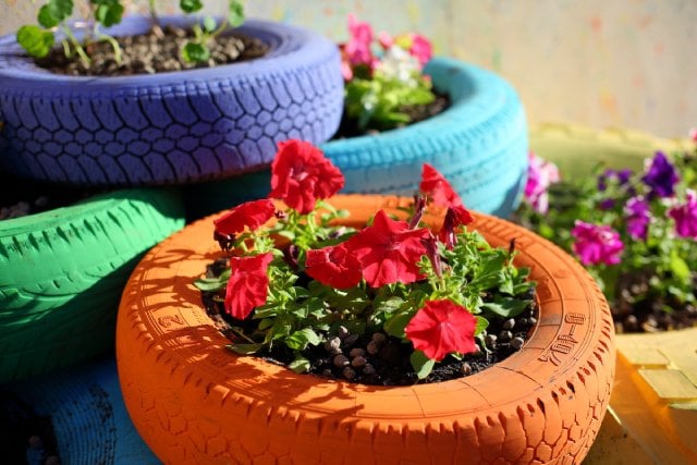 pot bunga dari ban bekas