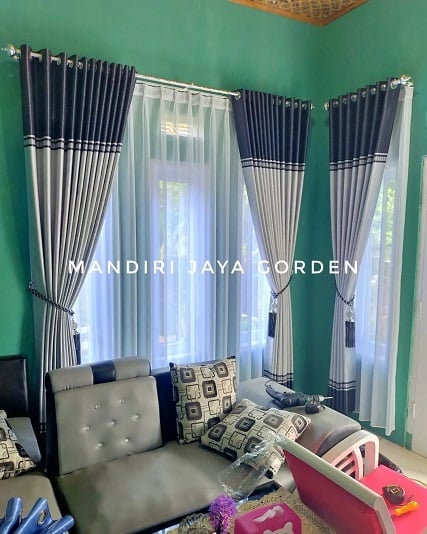 warna gorden yang cocok untuk dinding hijau