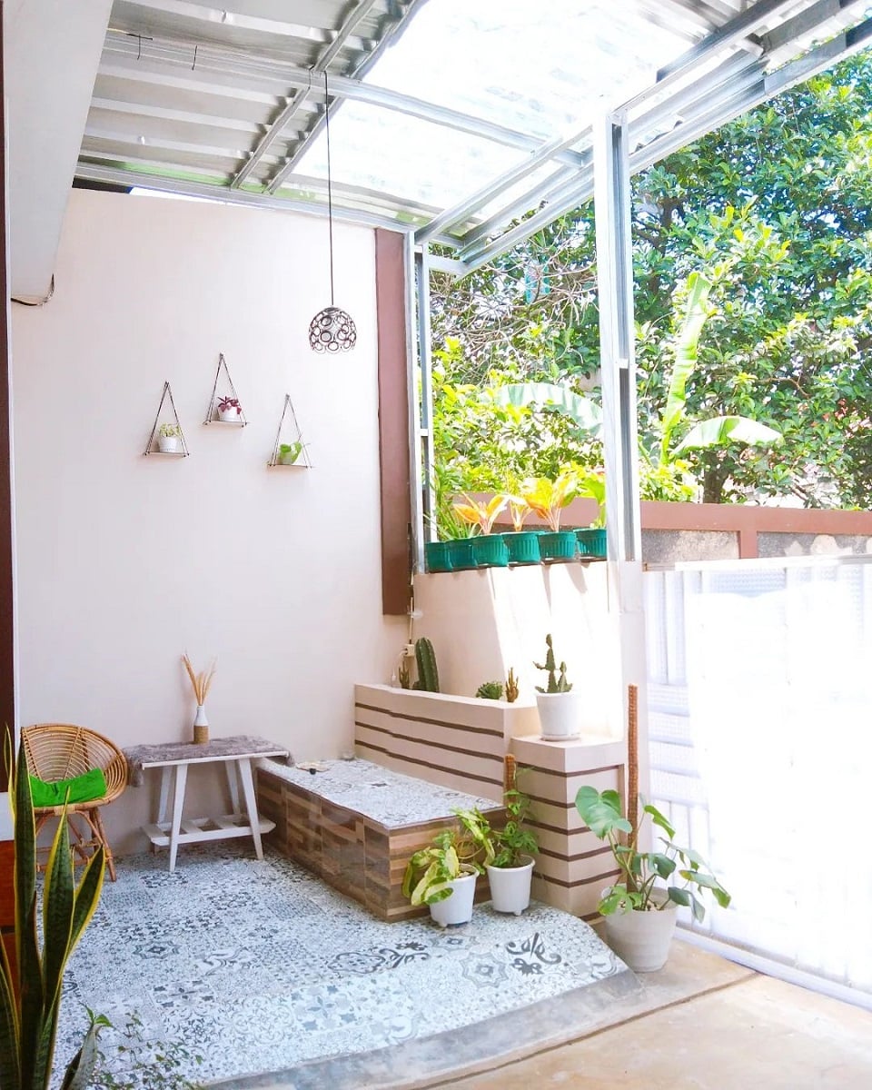 Teras rumah minimalis warna coklat terbaru