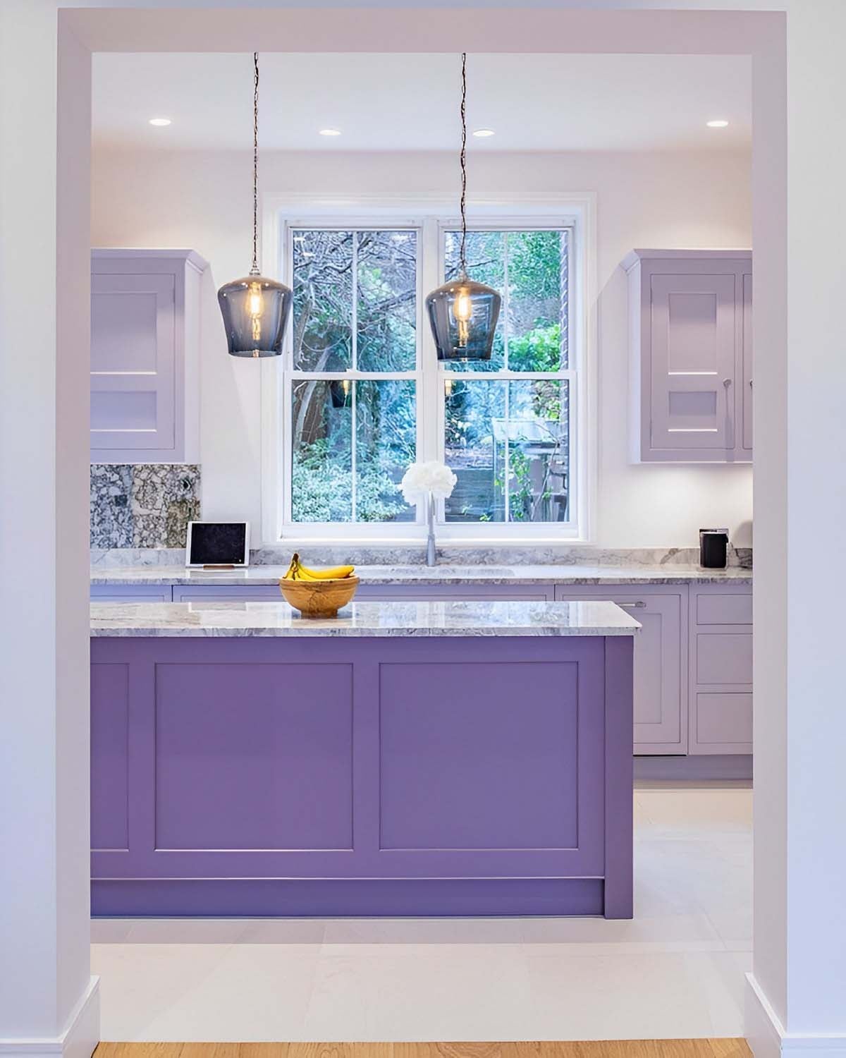 cat dapur warna ungu pastel