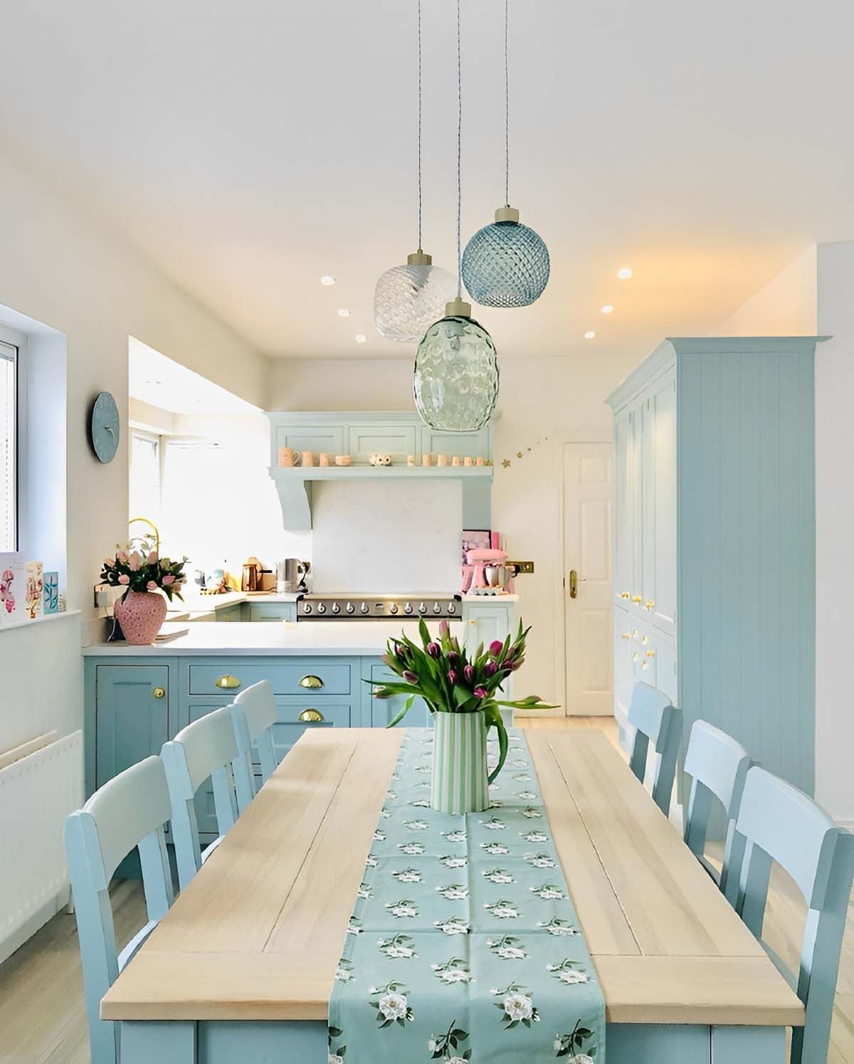 desain dapur warna biru pastel