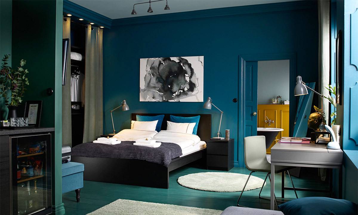 kamar tidur elegan berwarna hijau dan biru