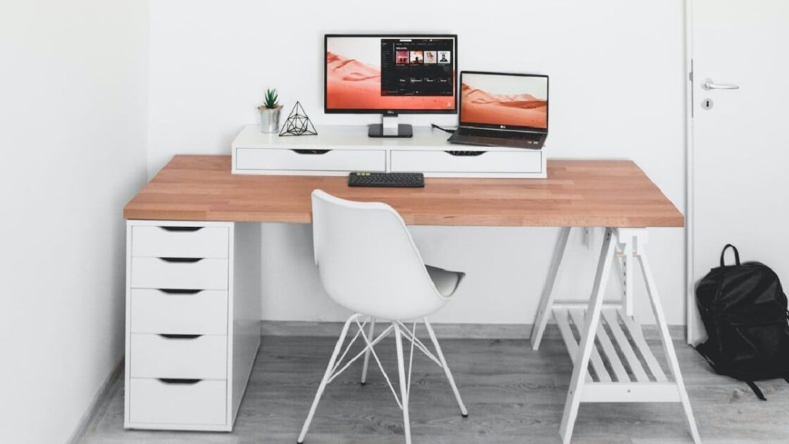 5 Jenis Bahan Meja Kantor yang Umum Digunakan 5 Jenis Bahan Meja Kantor yang Umum Digunakan