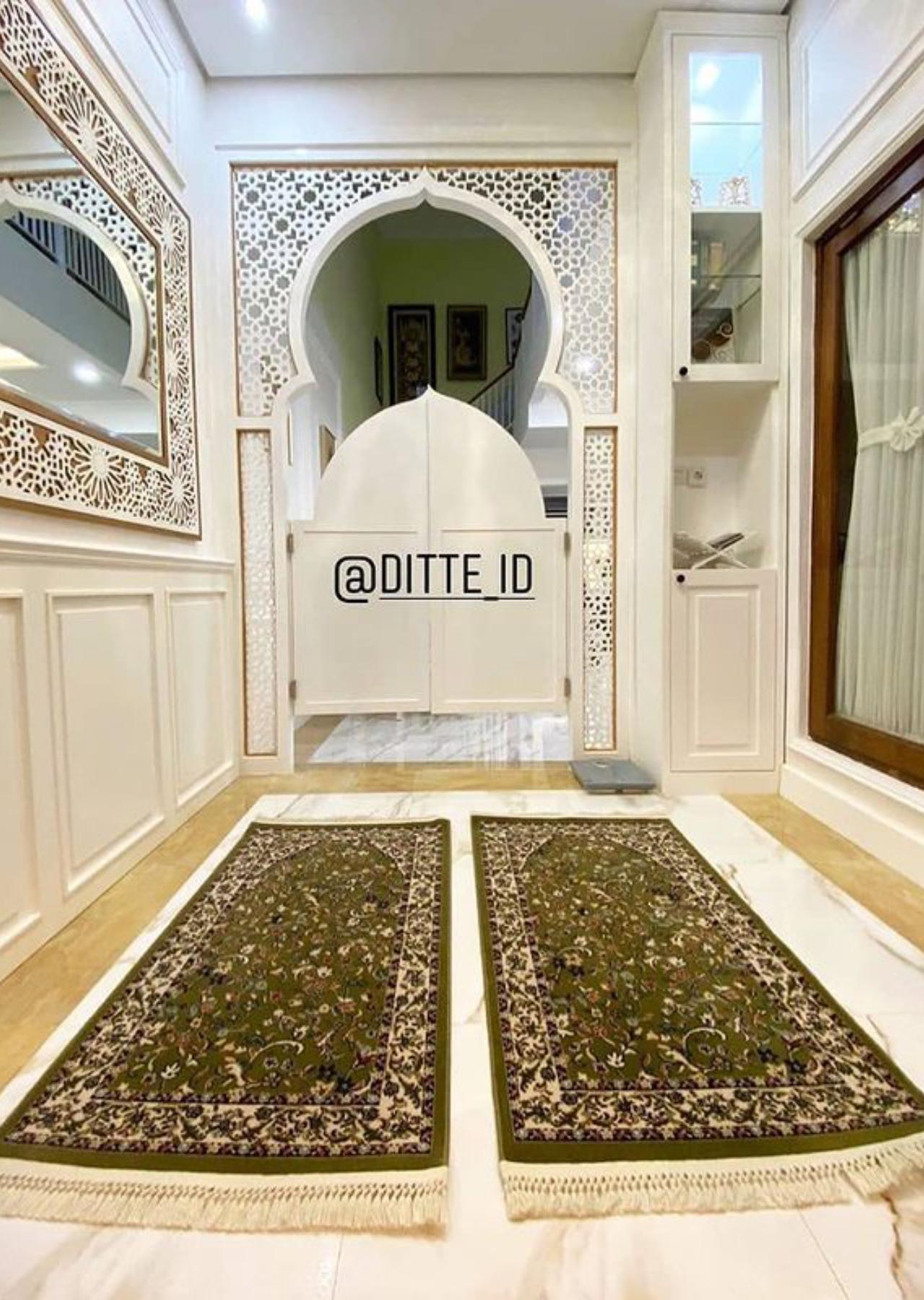 pintu mushola dalam rumah