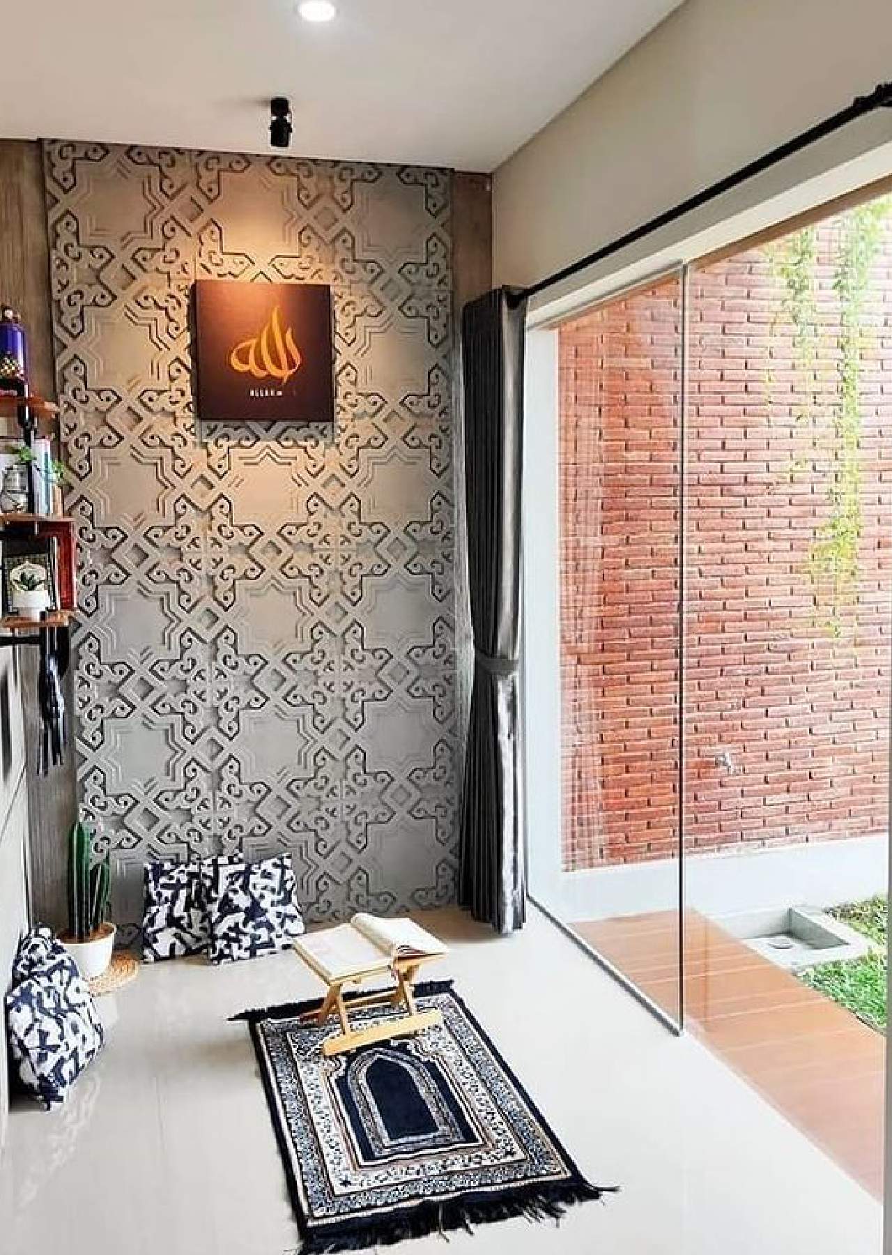 pintu mushola dalam rumah