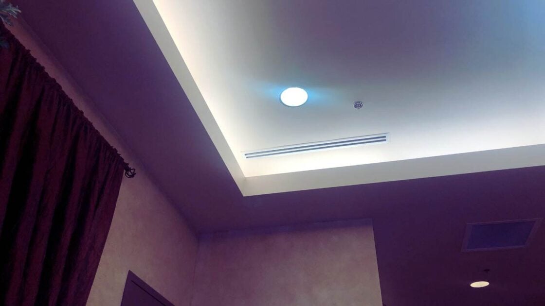 5 Inspirasi Desain Plafon Drop Ceiling Aesthetic, Bikin Interior Makin Asyik!