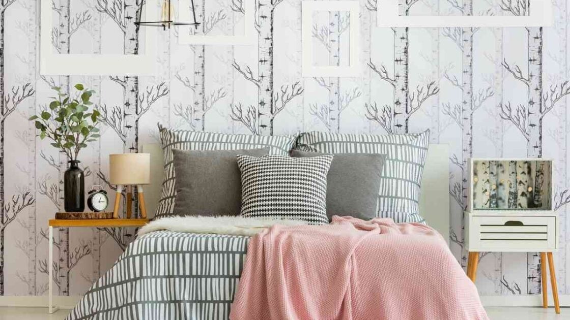 7 Wallpaper Dinding Kamar Tidur Elegan, Bikin Suasana Lebih Nyaman! 7 Wallpaper Dinding Kamar Tidur Elegan, Bikin Suasana Lebih Nyaman!