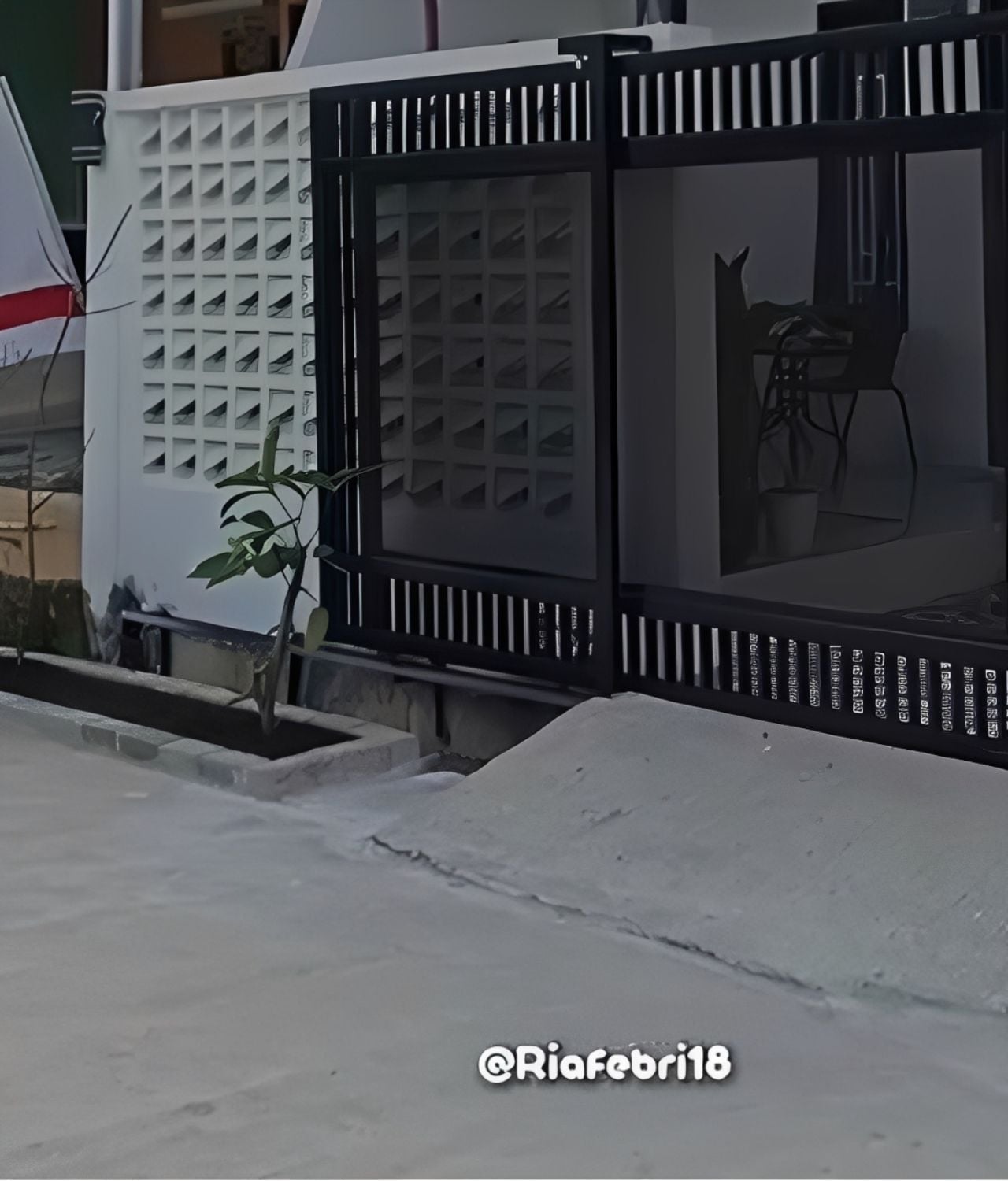 warna pagar rumah menurut feng shui hitam