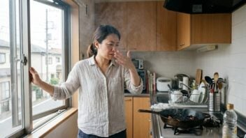 Cara Menghilangkan Bau Gosong di Ruangan agar Udara Kembali Segar