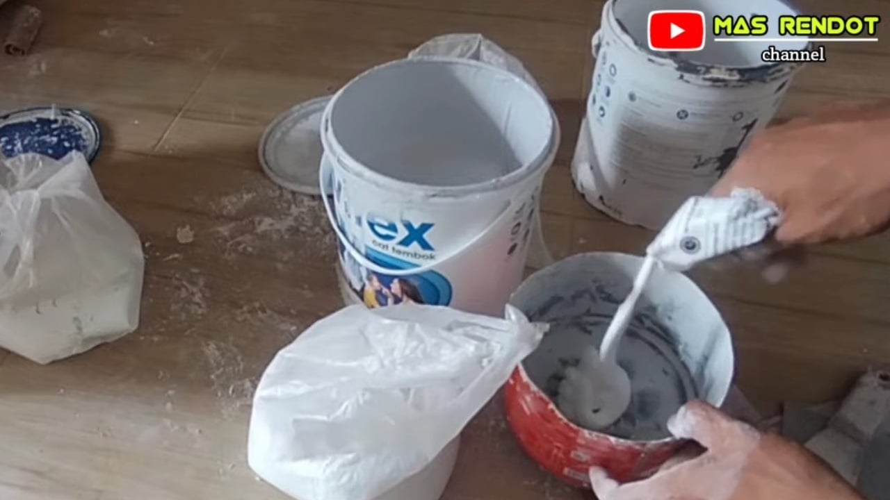 cara membuat plamir tembok