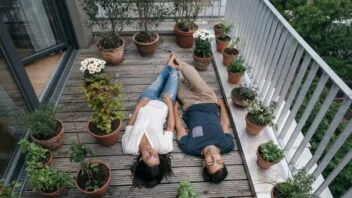 5 Cara Memilih Pot Tanaman untuk Rooftop Garden, Dijamin Awet!