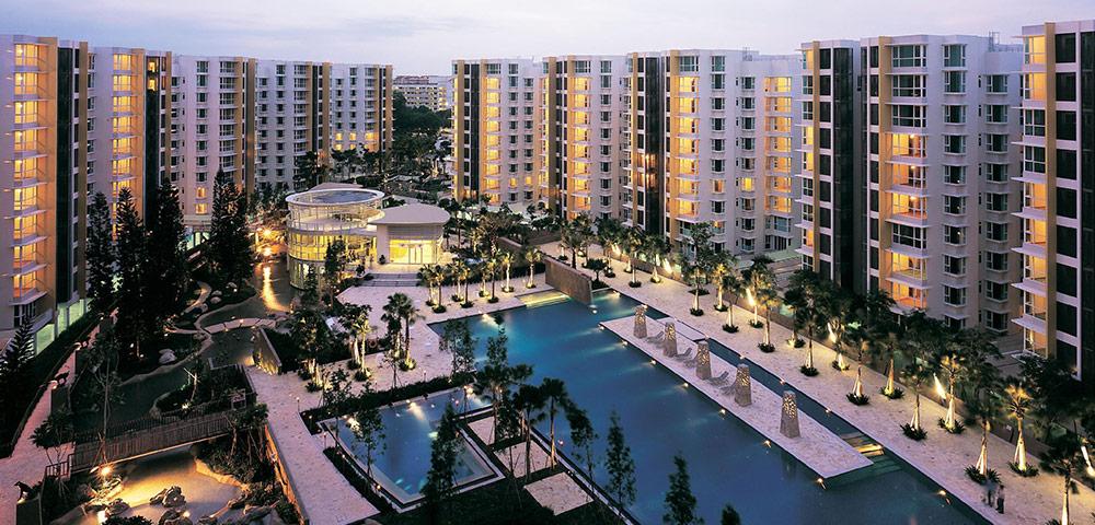 Experience African wildlife (in the form of bronze statues) at Savannah Condopark