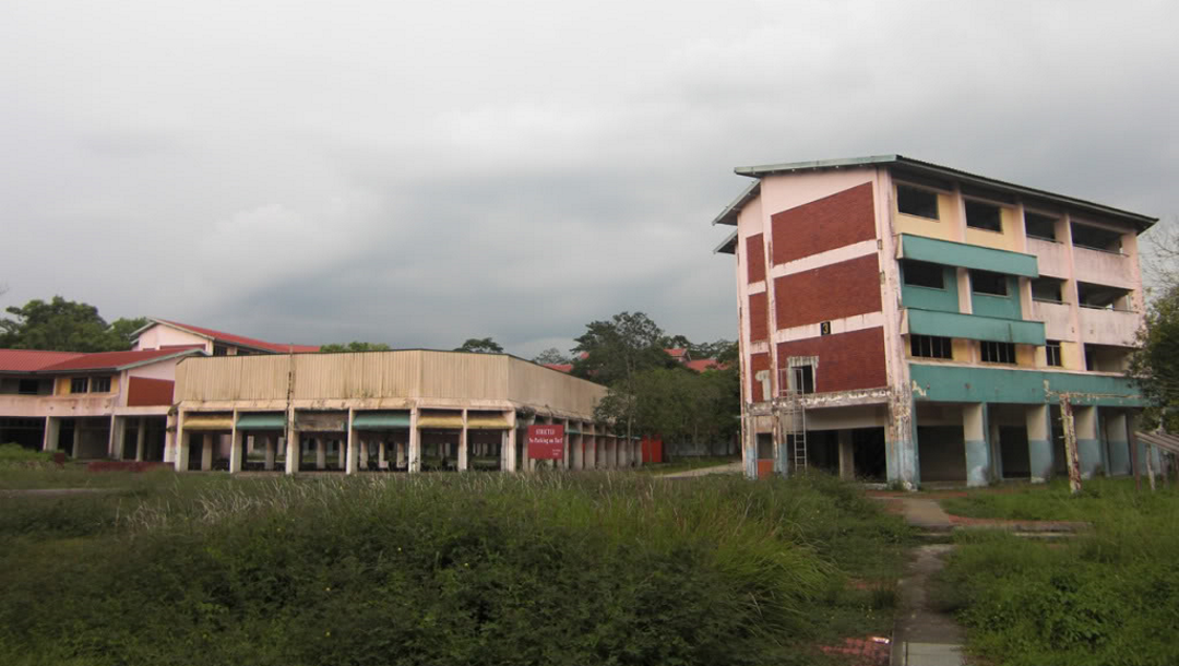neo-tiew abandoned flats