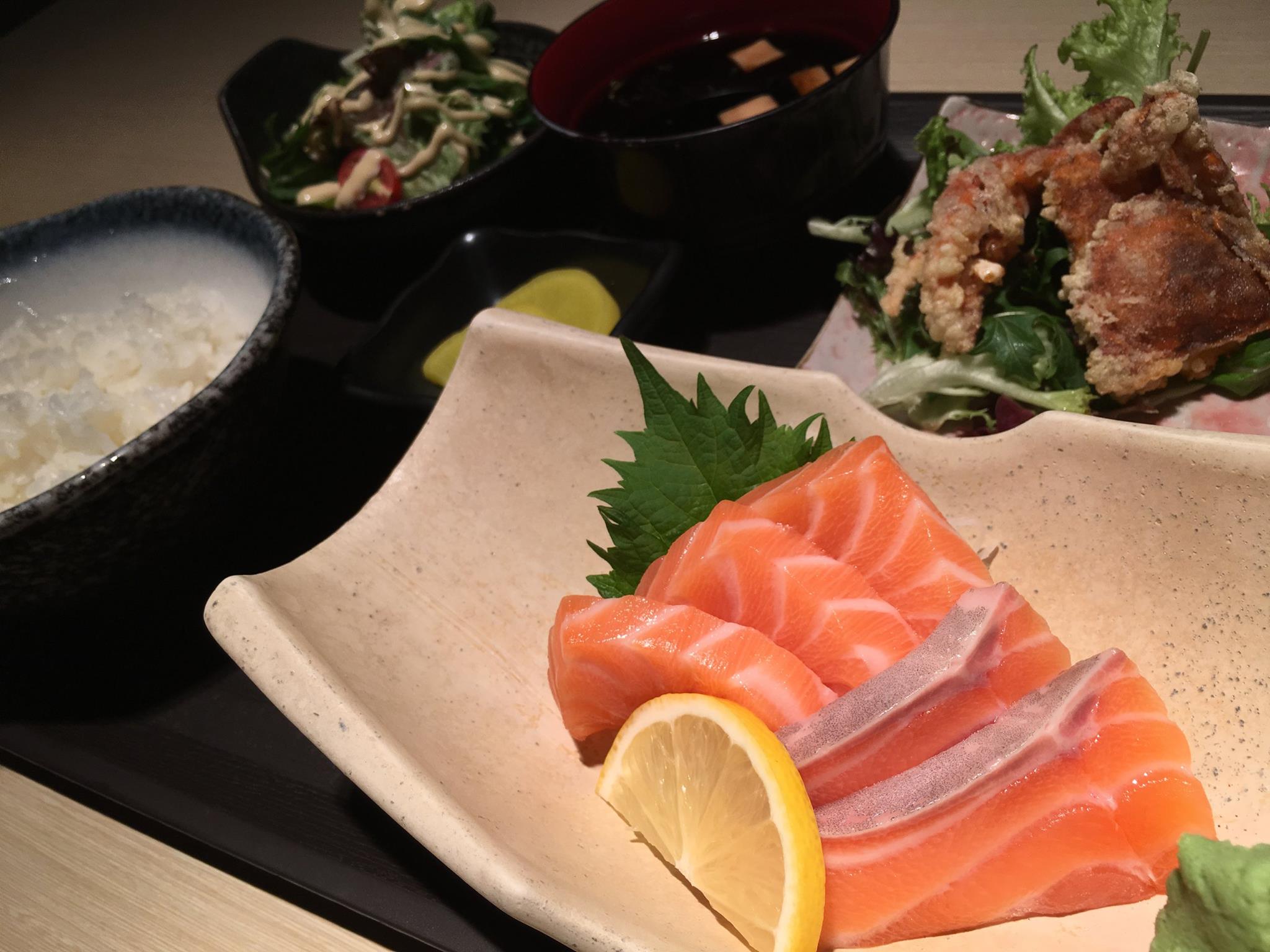 The delicious food at Okinawa Dining attracts a lot of people