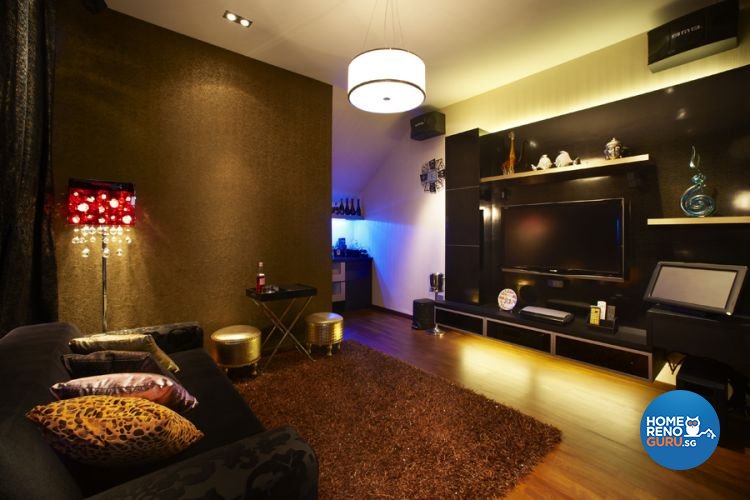 Home Stay In Living Room