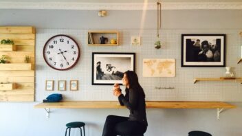 romantic-location-cafe