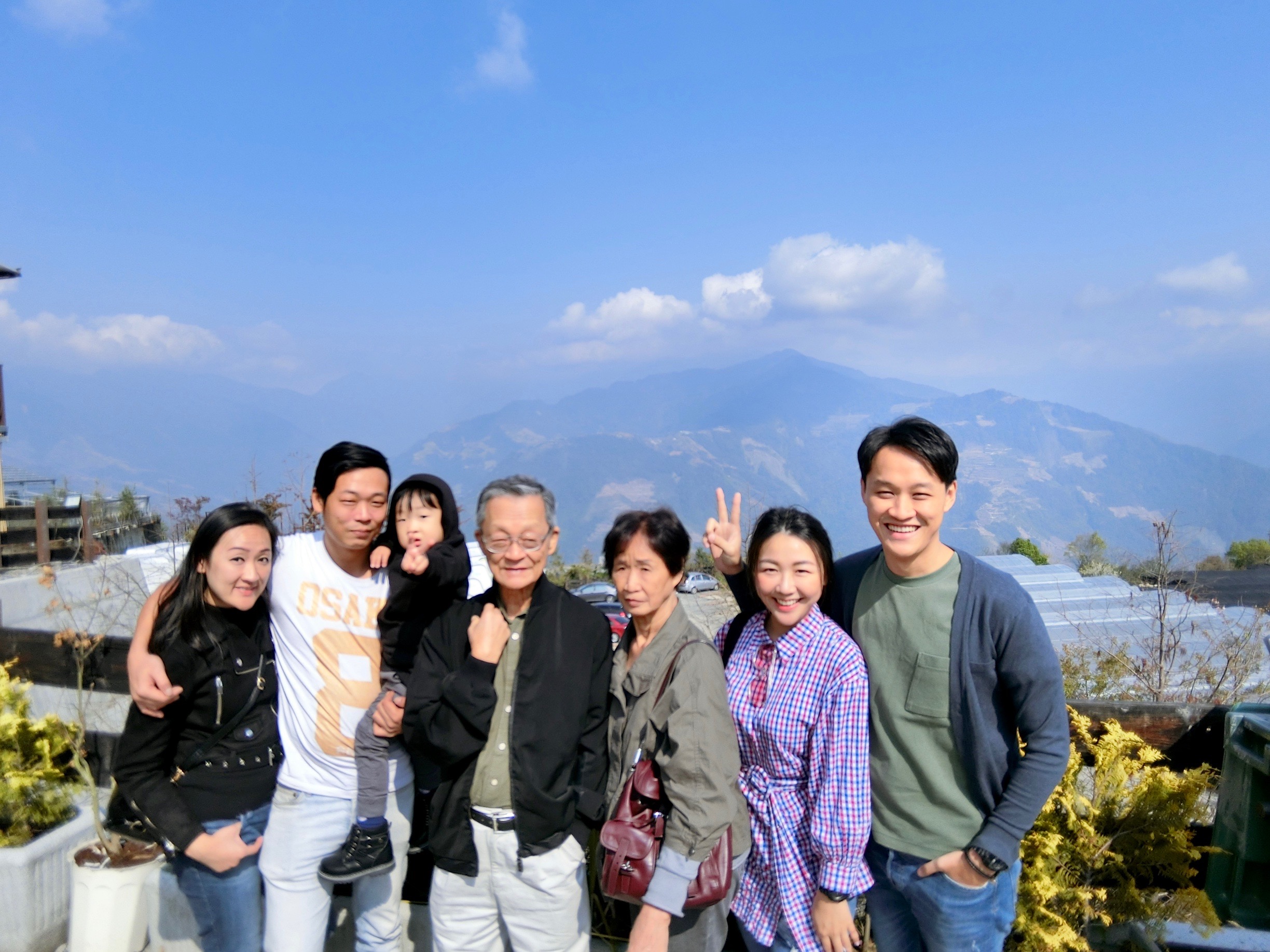 property agent kane seow with family