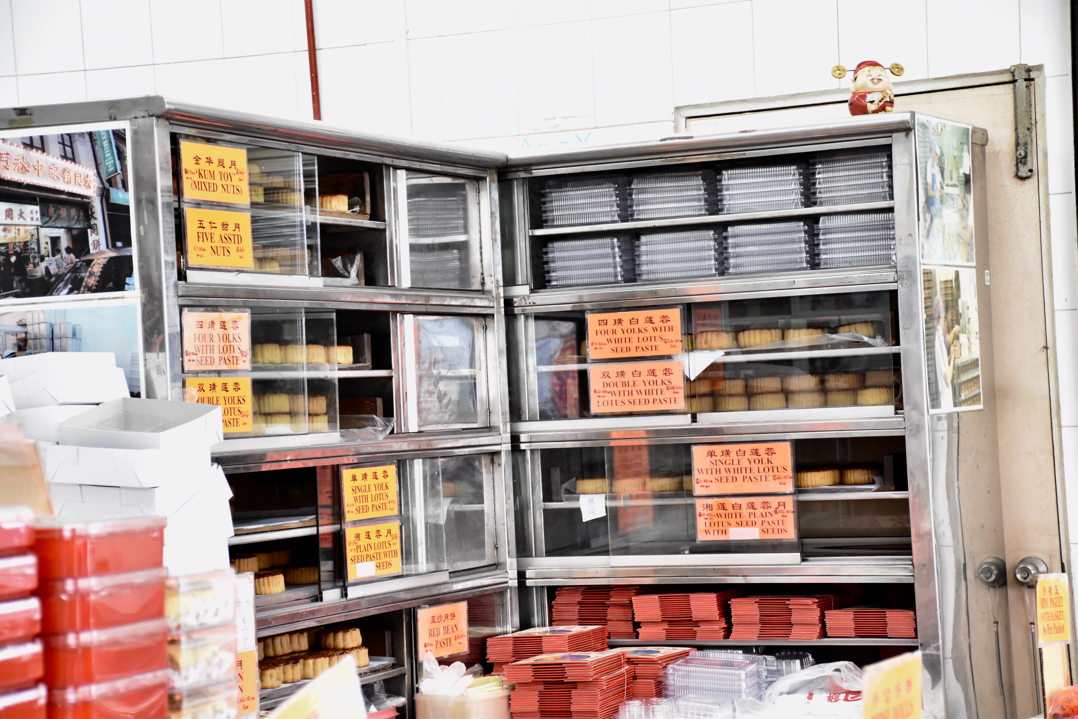 Tai Thong Cake Shop mooncakes on display