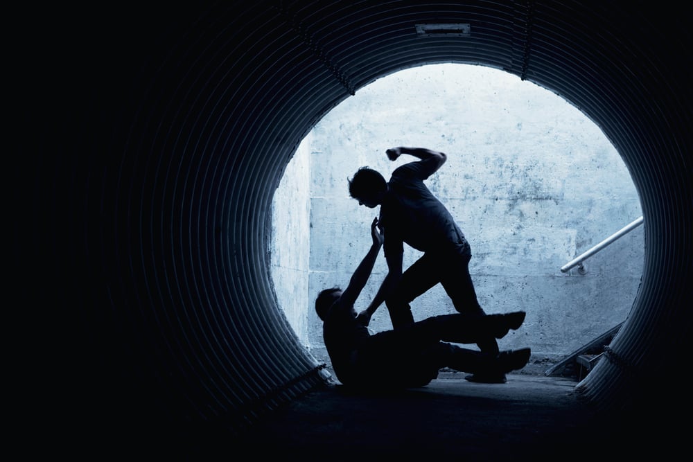 2 Men Fighting in Back Alley