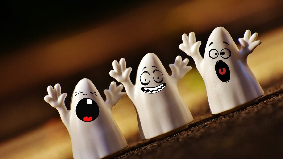 Three plastic ghost toys