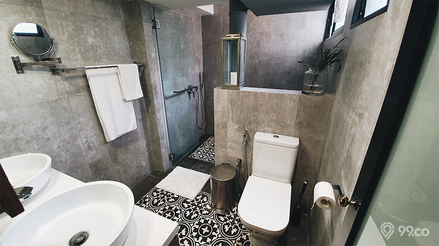 ang mo kio hdb jumbo flat master bathroom