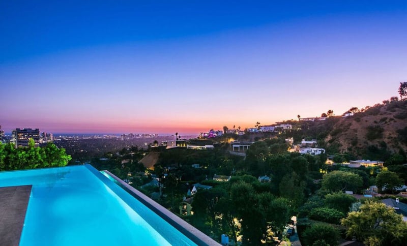 Infinity pool of Ariana Grande's house