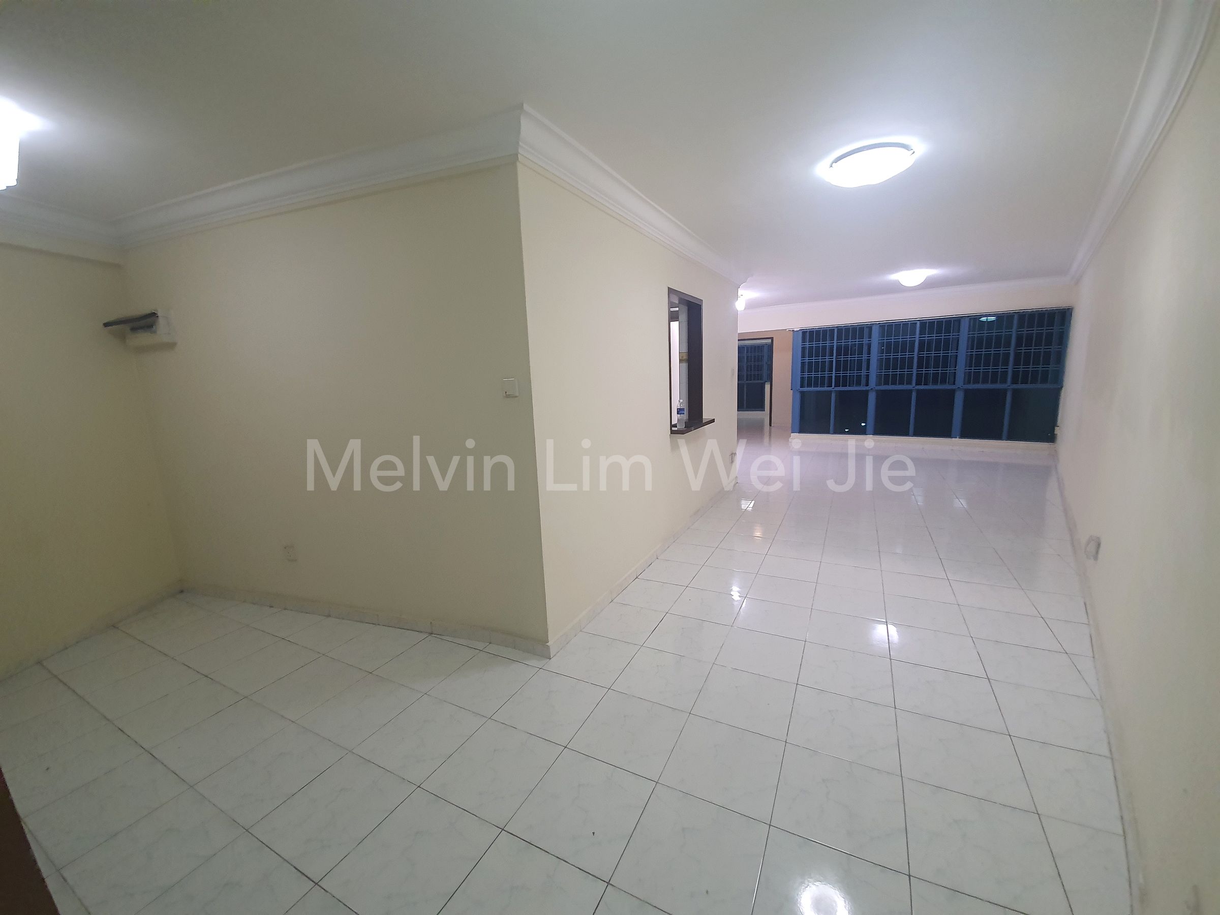 5 room unit at 467B Admiralty Drive 