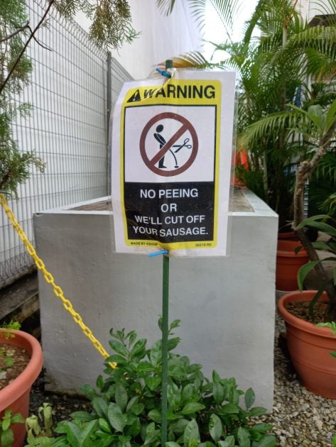 No peeing sign at Somne Road back alley