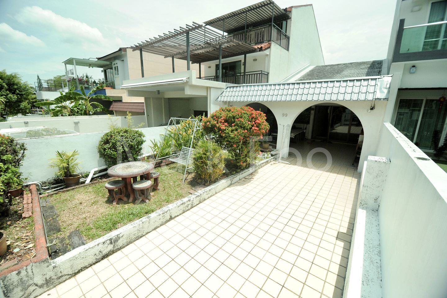 Freehold landed house in Seletar Hills Drive